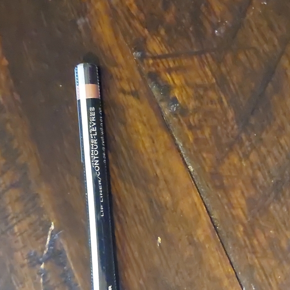 Lip liner - Picture 2 of 3